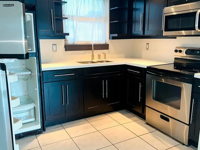 625 W Dayton Cir, Fort Lauderdale FL 33312