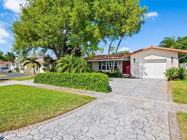 3731 Thomas St, Hollywood FL 33021