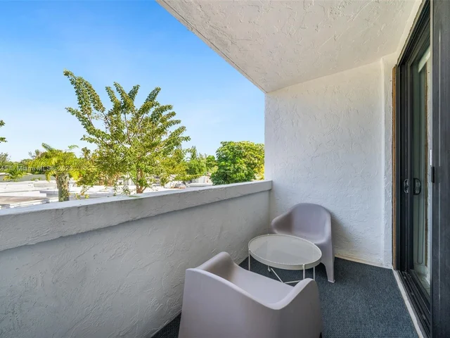 2345 NE 135th St # 204, North Miami FL 33181