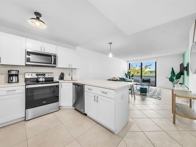 2345 NE 135th St # 204, North Miami FL 33181