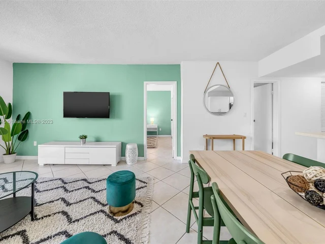 2345 NE 135th St # 204, North Miami FL 33181