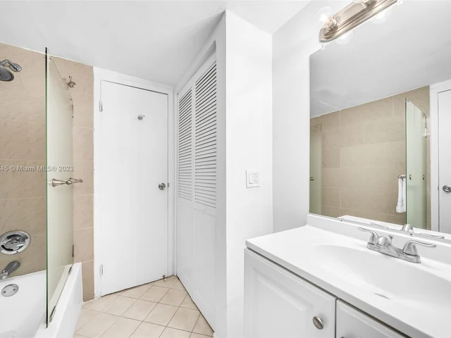 2345 NE 135th St # 204, North Miami FL 33181