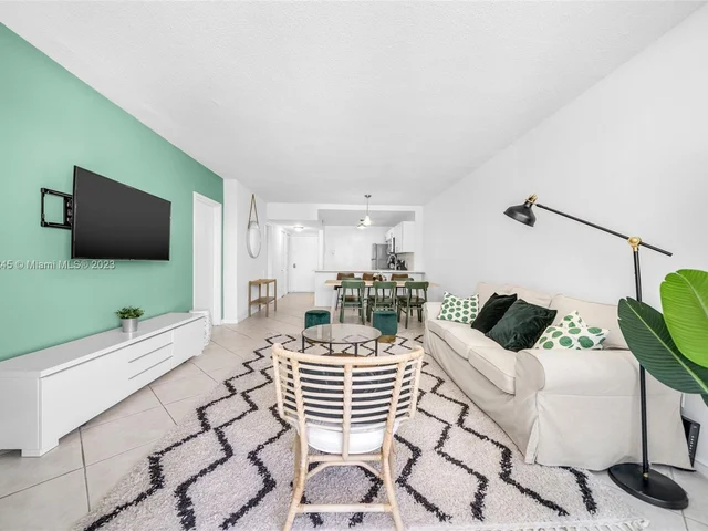 2345 NE 135th St # 204, North Miami FL 33181