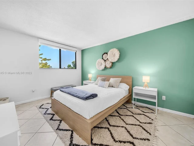 2345 NE 135th St # 204, North Miami FL 33181