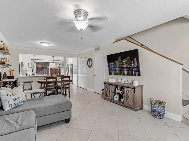 10196 SW 77th Ct, Miami FL 33156