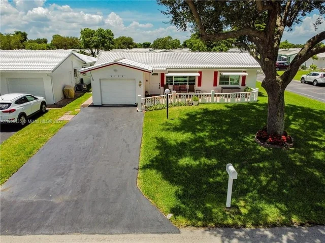 8552 N Campanelli Blvd, Plantation FL 33322