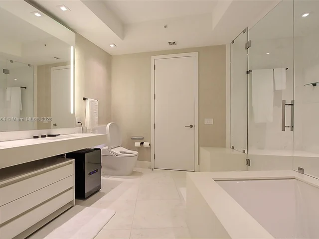 18555 Collins Ave # 4605, Sunny Isles Beach FL 33160