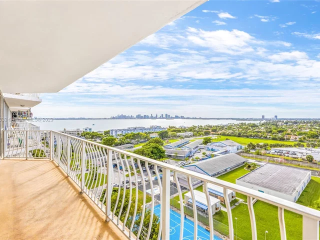 7601 E Treasure Dr # 1011, North Bay Village FL 33141