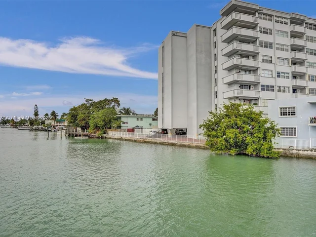 7118 Bonita Dr # 404, Miami Beach FL 33141