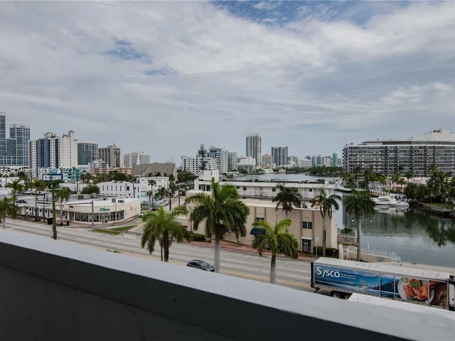 7118 Bonita Dr # 404, Miami Beach FL 33141