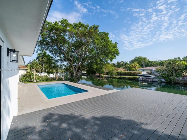 5125 Orduna Dr, Coral Gables FL 33146