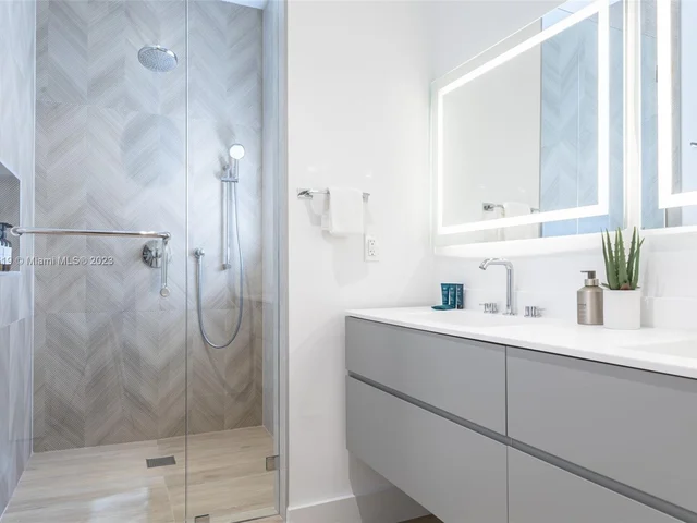 3110 Elizabeth St, Miami FL 33133