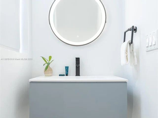 3110 Elizabeth St, Miami FL 33133