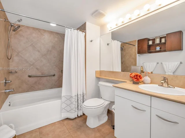 2080 S Ocean Dr # 27, Hallandale Beach FL 33009