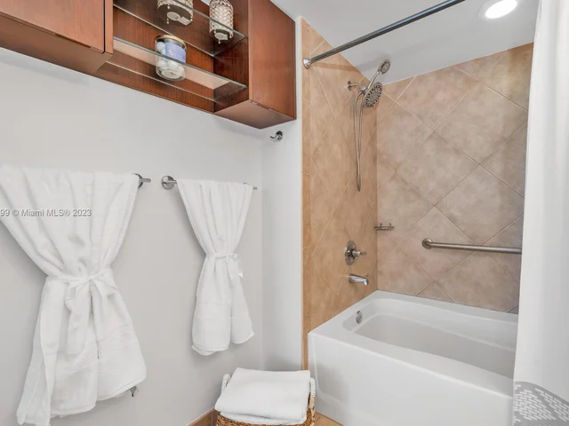 2080 S Ocean Dr # 27, Hallandale Beach FL 33009