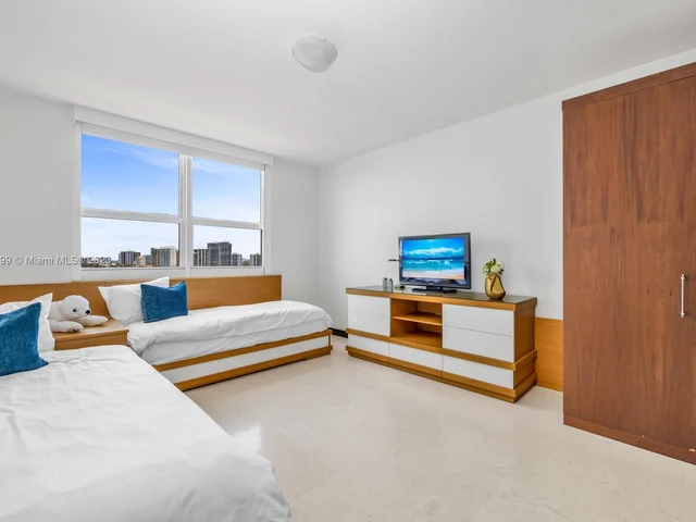 2080 S Ocean Dr # 27, Hallandale Beach FL 33009