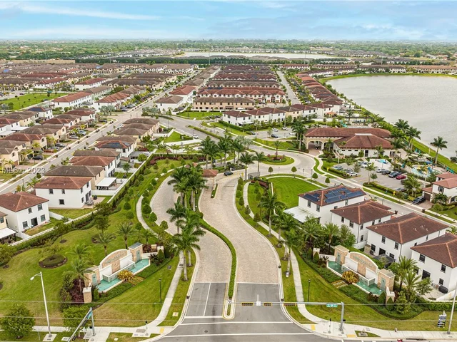 10810 W 33rd Ln # 10810, Hialeah FL 33018