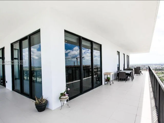 5300 Paseo Blvd # 2101, Doral FL 33166