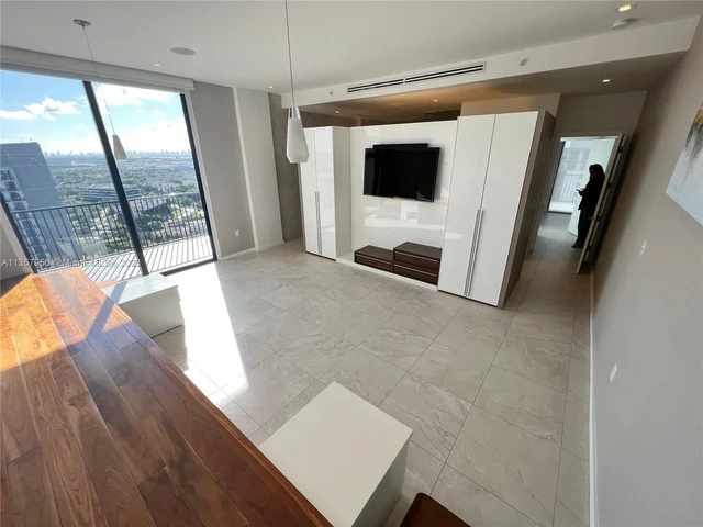 5300 Paseo Blvd # 2101, Doral FL 33166