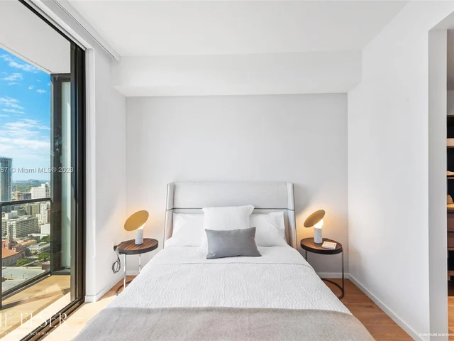 398 NE 5 # 2517, Miami FL 33132