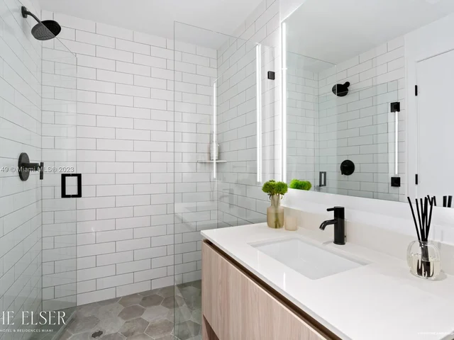 398 NE 5 # 2818, Miami FL 33132