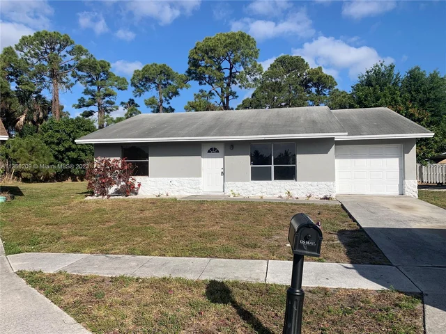 7133 Glenwood Dr, Boynton Beach FL 33436