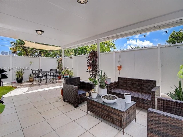 944 SW 10th Ave, Miami FL 33130