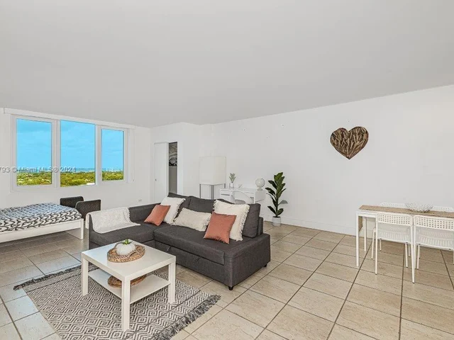 2301 Collins Ave # 1527, Miami Beach FL 33139