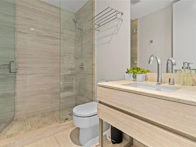 18975 Collins Ave # 1605, Sunny Isles Beach FL 33160