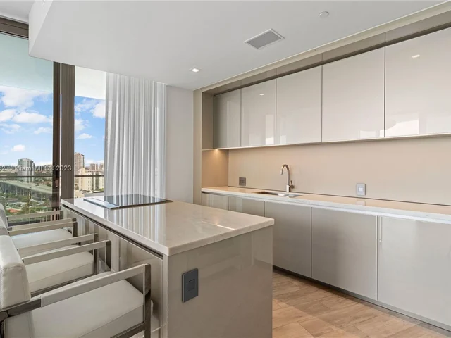 18975 Collins Ave # 1605, Sunny Isles Beach FL 33160