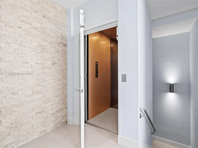 650 NE 32nd St, Miami FL 33137