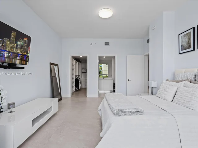 650 NE 32nd St, Miami FL 33137