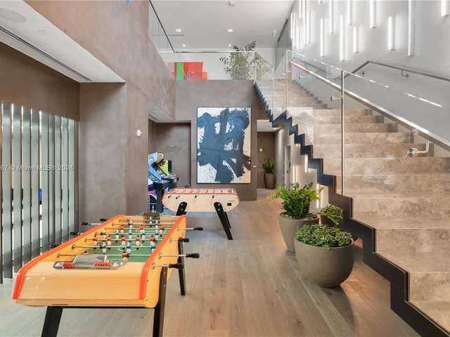 650 NE 32nd St, Miami FL 33137