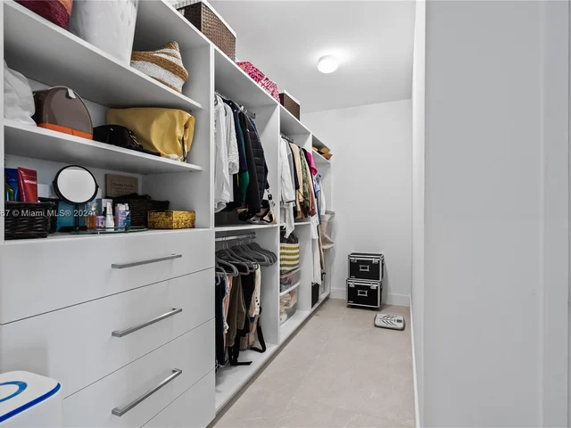 650 NE 32nd St, Miami FL 33137