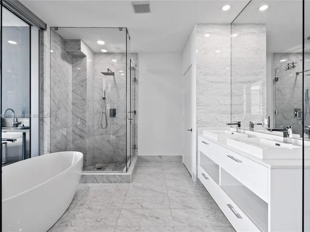 650 NE 32nd St, Miami FL 33137