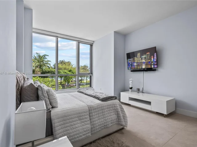 650 NE 32nd St, Miami FL 33137