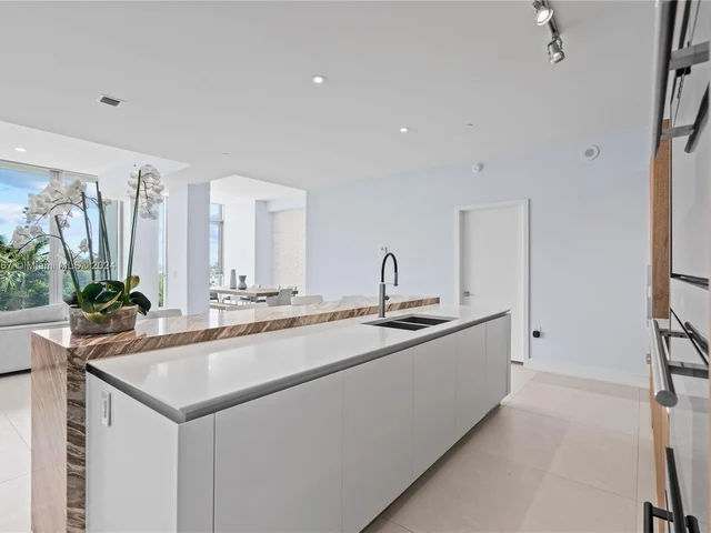 650 NE 32nd St, Miami FL 33137