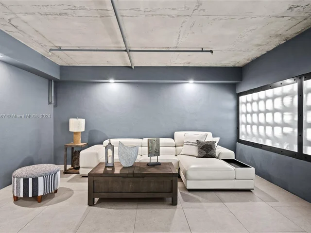 650 NE 32nd St, Miami FL 33137