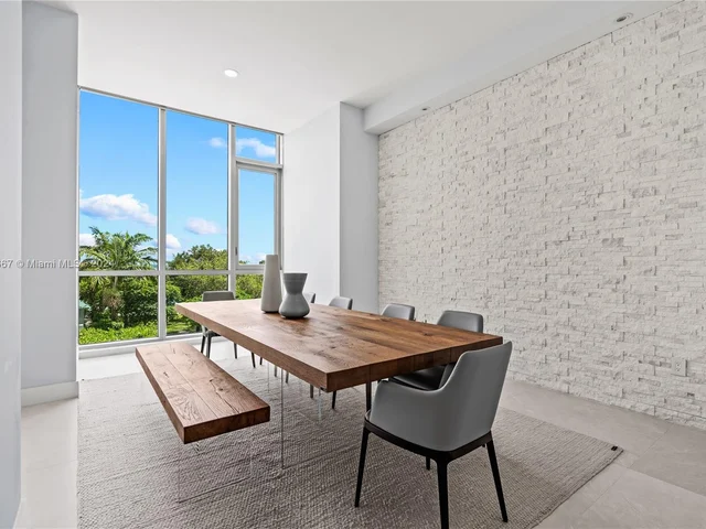 650 NE 32nd St, Miami FL 33137