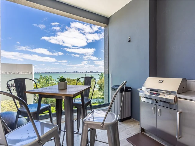 650 NE 32nd St, Miami FL 33137