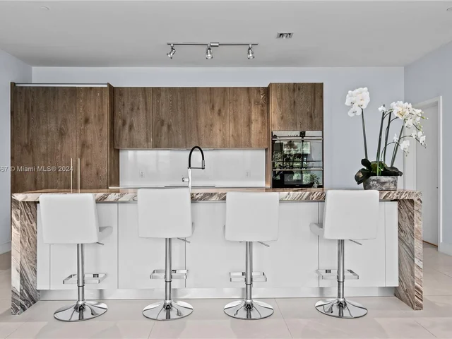 650 NE 32nd St, Miami FL 33137