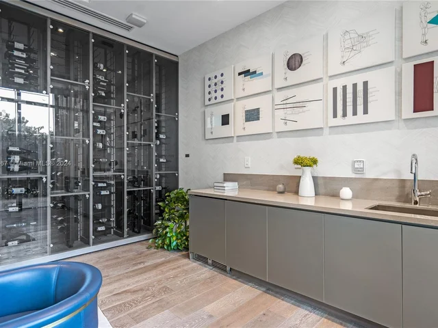 650 NE 32nd St, Miami FL 33137