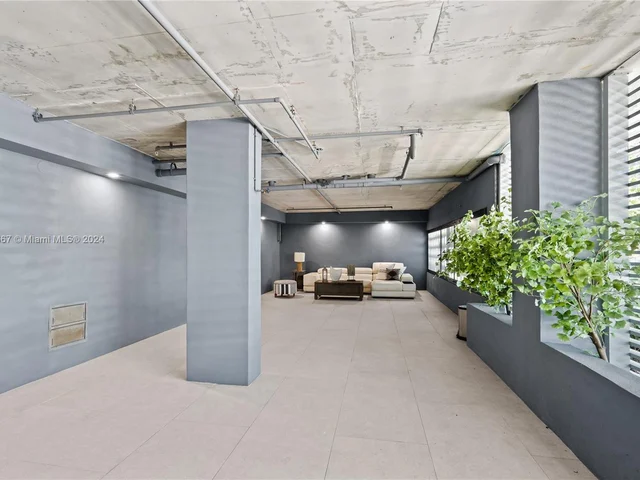 650 NE 32nd St, Miami FL 33137