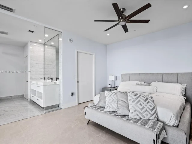 650 NE 32nd St, Miami FL 33137