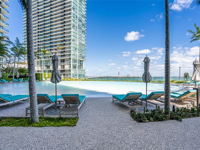 650 NE 32nd St, Miami FL 33137