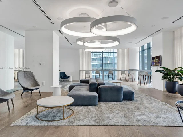 650 NE 32nd St, Miami FL 33137