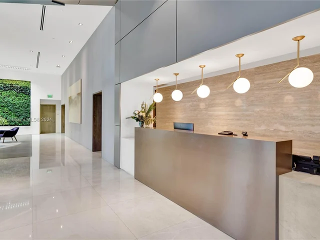 650 NE 32nd St, Miami FL 33137