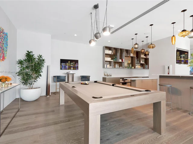 650 NE 32nd St, Miami FL 33137