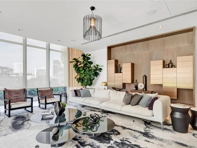 650 NE 32nd St, Miami FL 33137