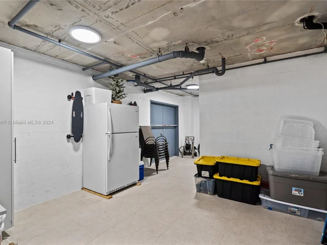 650 NE 32nd St, Miami FL 33137